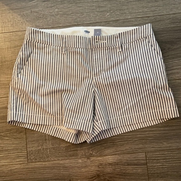 Old Navy Pants - Old Navy stripped shorts